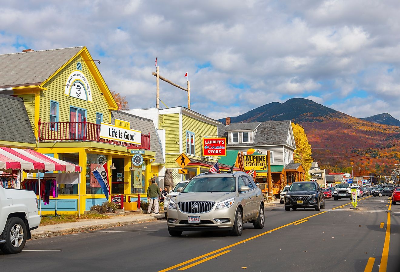 Town center and Little Coolidge Mountain on Kancamagus Highway, Lincoln, New Hampshire. Image credit Wangkun Jia via Shutterstock