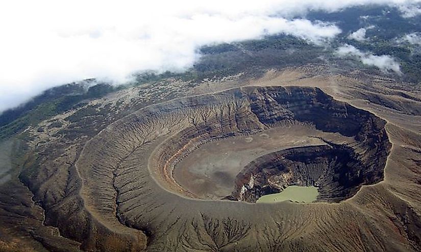 Cráter del Volcán de Santa Ana in El Salvador