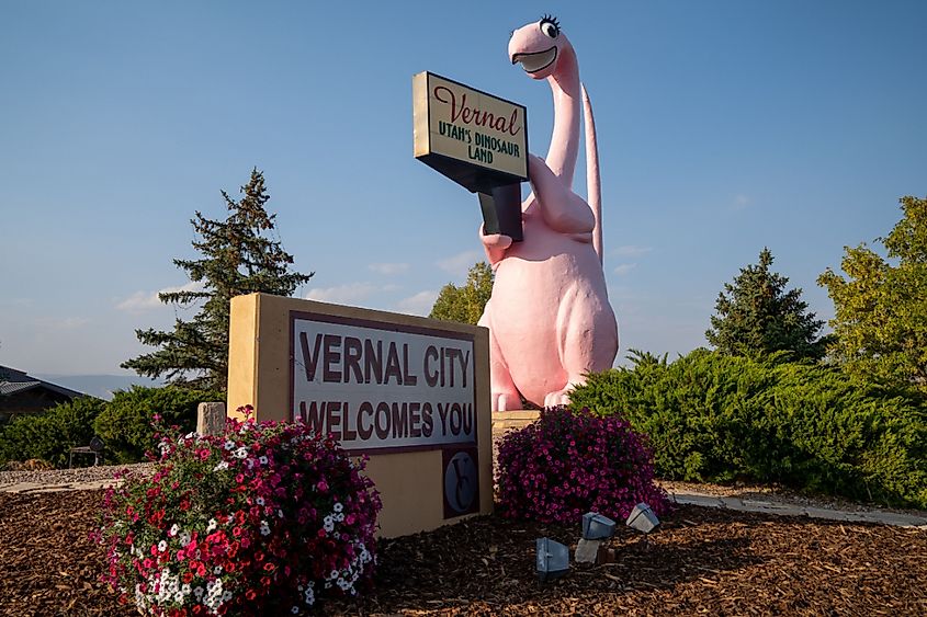 Sign for Vernal Utah with a pink dinosaur.