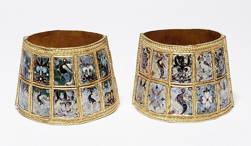 Pair of gold bracelets, gold and glass, 10th c., origin Thessaloniki, via the Museum of Byzantine Civilization 