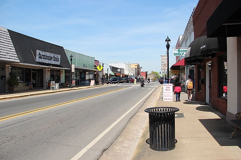 Street view of Gault Avenue, Fort Payne, Alabama, showing shops, people, and cars.