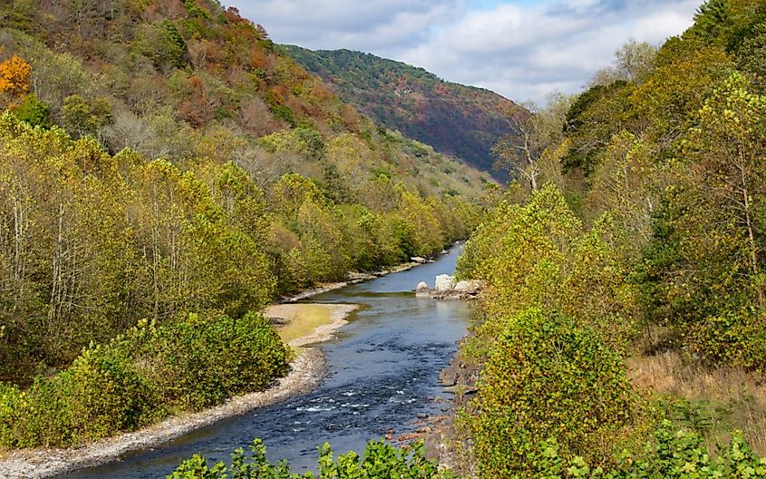 The Trough section of the South Branch of the Potomac River from the Potomac Eagle Scenic Railroad out of Romney, West Virginia. Image credit Robert Babcock via Shutterstock