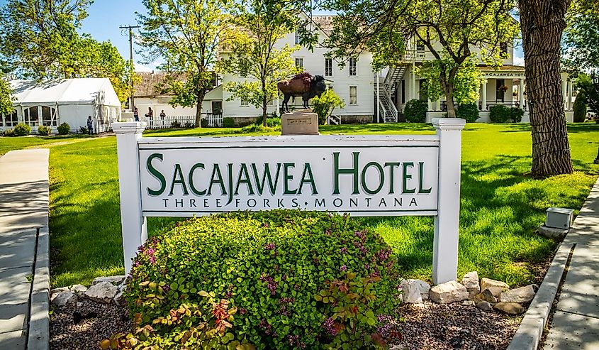 A three star Sacajawea Hotel along the city, Three Forks, Montana