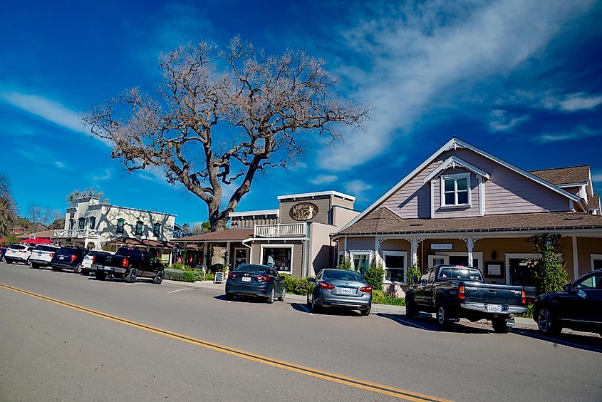 Street view of Post Office in Ojai California